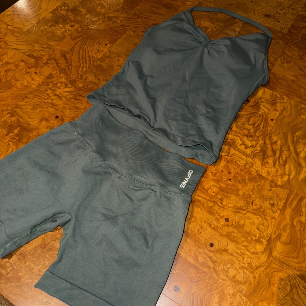 DFYNE Dynamic Seamless Workout Set Sage Green Halter Tank and Scrunch Shorts S